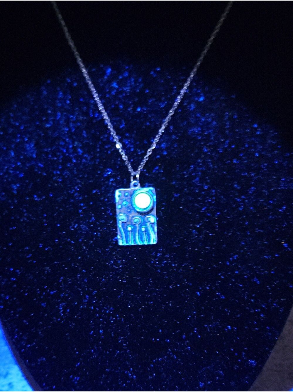 One of a kind Uranium Glass Necklace - Picture 4 of 9